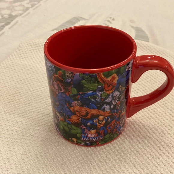 Marvel Heroes 2011 Large Oversized Mug/Cup Red with all the Heroes on it - Picture 4 of 14